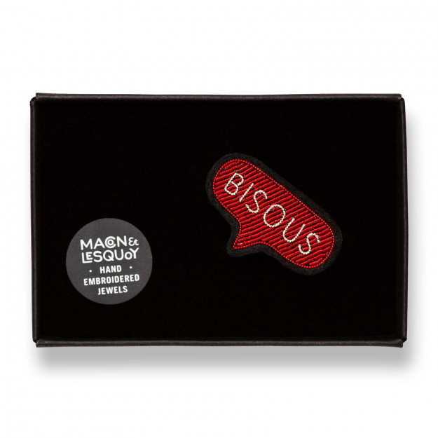 Broche brodée à la main - Bisous Rouge – Image 2