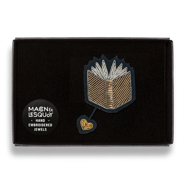 Broche brodée à la main - Livre Doré – Image 2