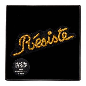 Broche brodée à la main - Résiste